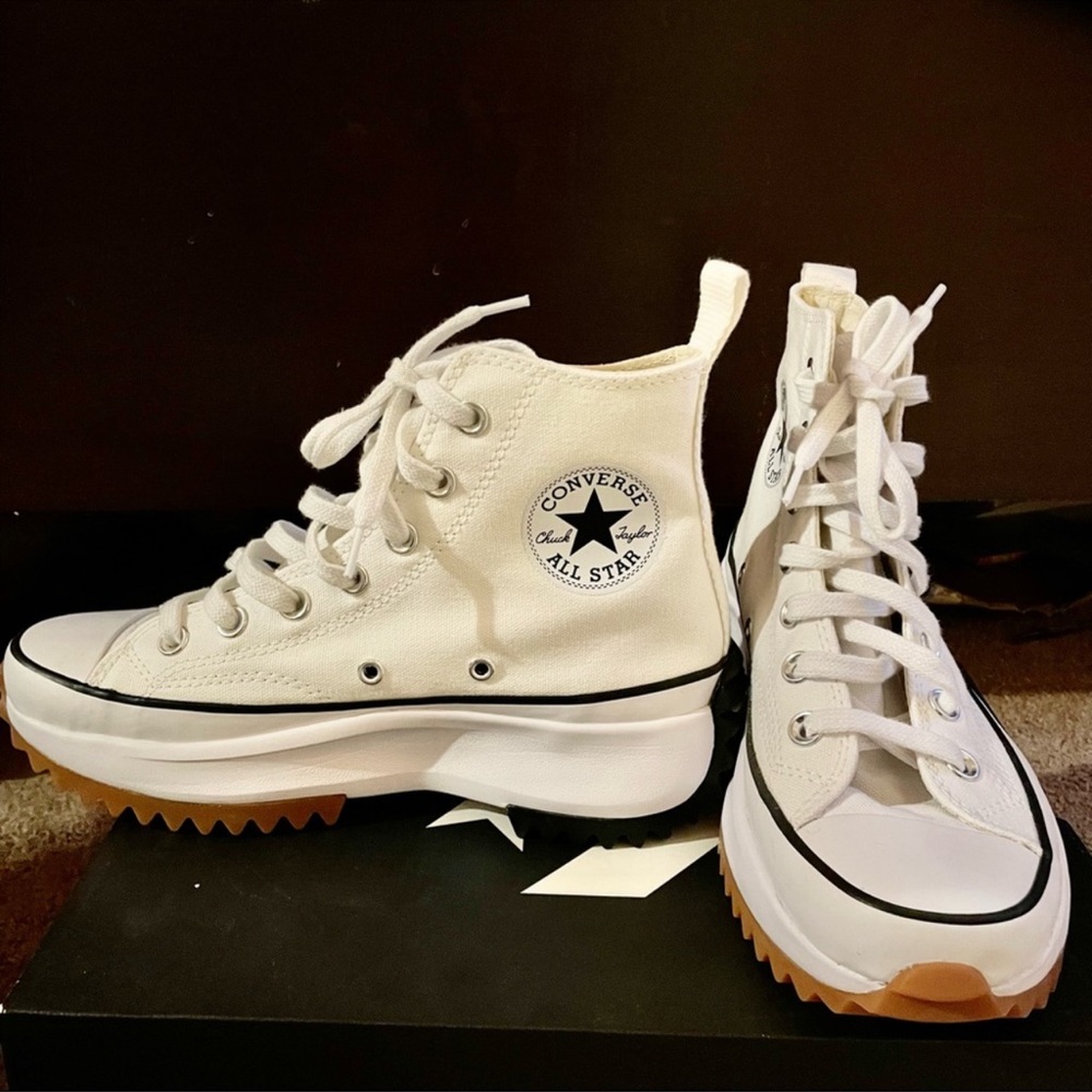 Pretty good condition white converse size 7